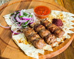 Шашлык из свинины со специями и луком