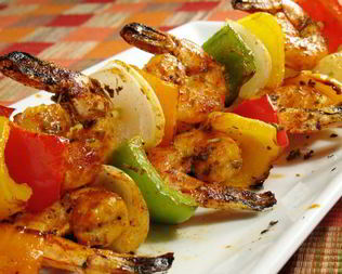 Шашлык с креветками и овощами