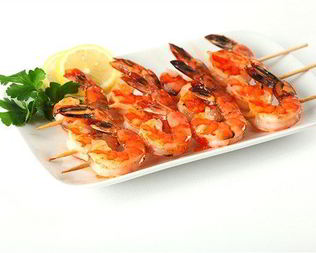 Шашлыки из креветок, лимонов и лаврового листа