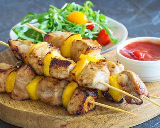 Шашлыки из свинины с персиками в соусе терияки