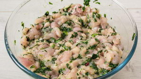 рубленые куриные шницели со шпинатом