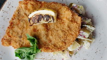 Шницель из индейки в панировке из карри