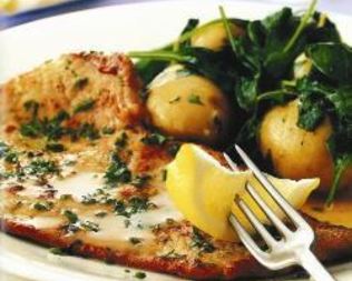 Шницель из телятины с картофелем и шпинатом