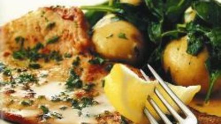 Шницель из телятины с картофелем и шпинатом