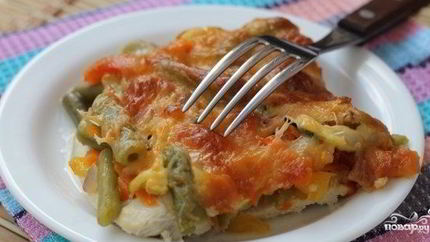 Куриный стейк под овощами и сыром