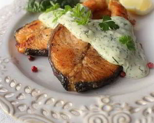 Рыбные стейки с пикантным соусом