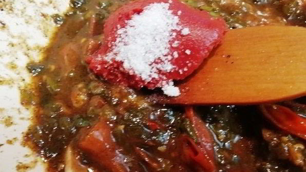 стейк из говядины с лапшой из кабачка