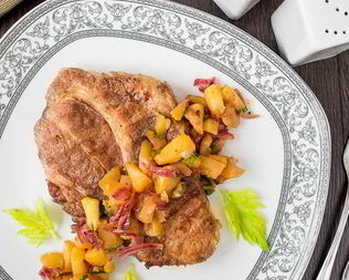 Стейк из свинины с яблочным чатни