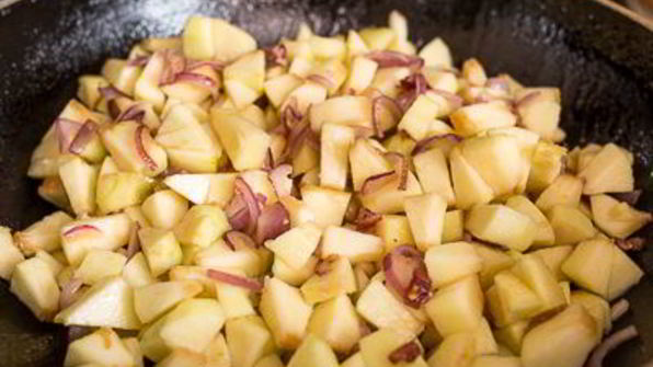 стейк из свинины с яблочным чатни