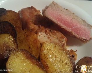 Стейк из тунца с прошутто