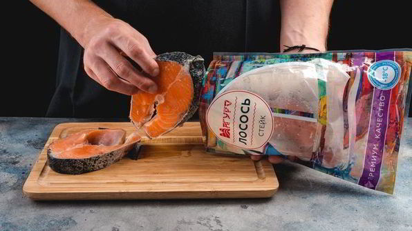 стейк лосося в медово-имбирном маринаде