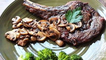 Стейк на кости