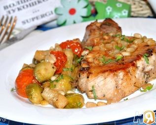 Стейк с брюссельской капустой и сельдереем