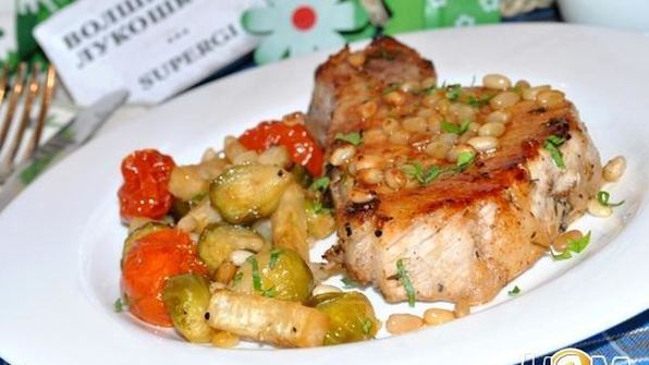 стейк с брюссельской капустой и сельдереем