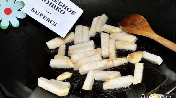 стейк с брюссельской капустой и сельдереем