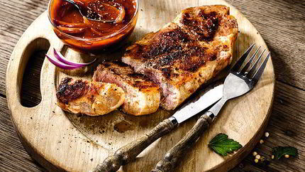 Стейк с острым томатным соусом