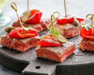 Стейк с перцем и каперсами