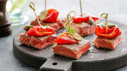 Стейк с перцем и каперсами