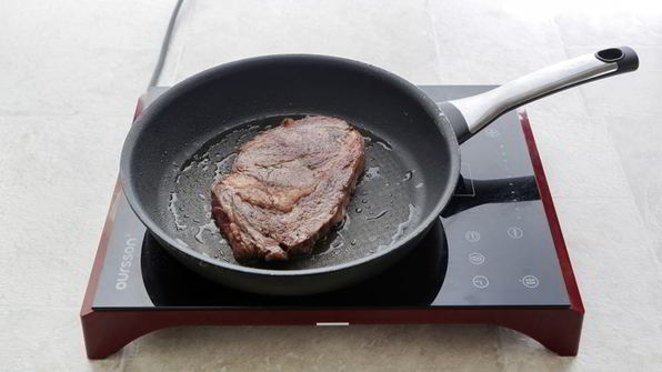 стейк с перцем и каперсами