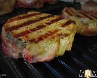 Стейк с винным маслом