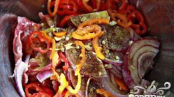 стейк со сладким картофелем и соусом из петрушки