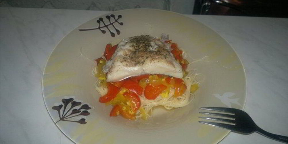 Рецепт стейка трески с пастой из перцев и чеснока