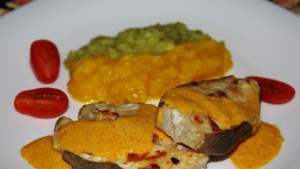 Стейки-гриль из зубатки под сливочным соусом