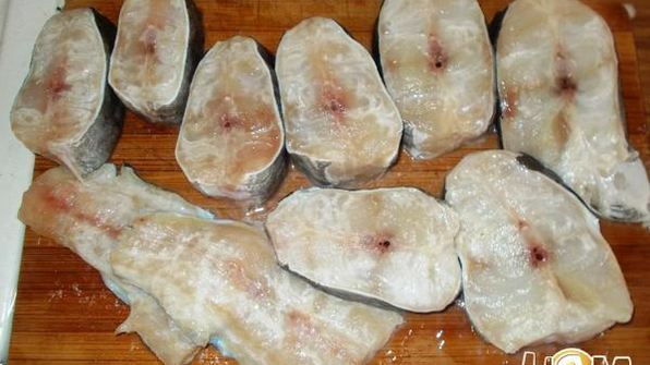 стейки-гриль из зубатки под сливочным соусом