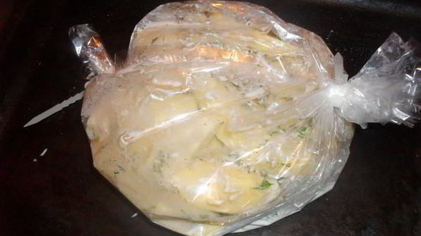 свиные стейки под соусом с запеченым картофелем