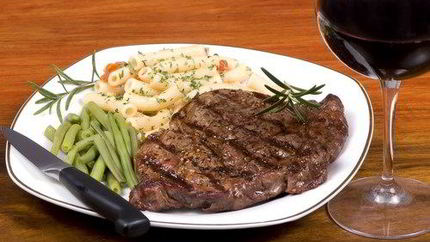 Тибон стейки с ароматном маринаде из кинзы и чеснока