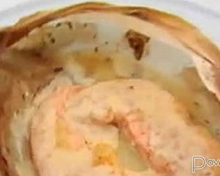 Запеченные стейки лосося с соусом