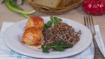 Диетические тефтели из куриного фарша в духовке с подливкой