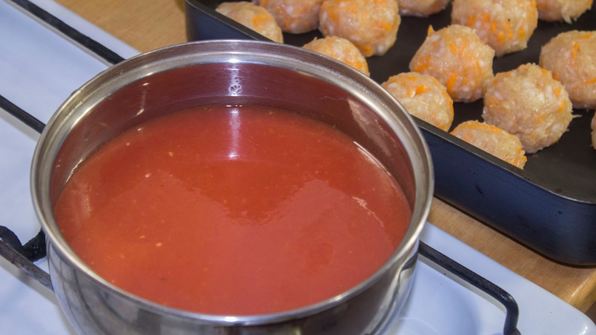 диетические тефтели из куриного фарша в духовке с подливкой