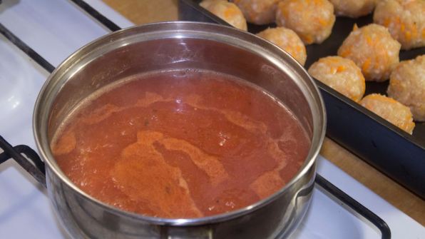 диетические тефтели из куриного фарша в духовке с подливкой