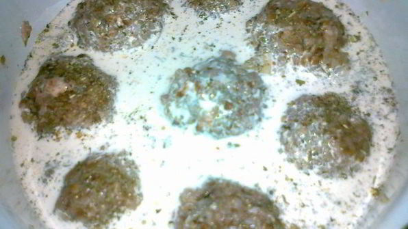 гречневые тефтели в сливочно-томатном соусе