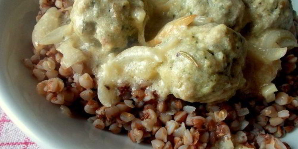 Рецепт куриных тефтелей со шпинатом и творогом