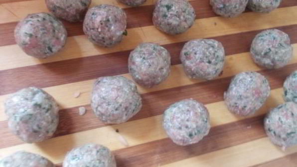 печеные овощи с мясными тефтелями