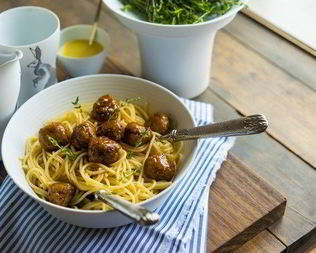 Плотные тефтели с соусом терияки