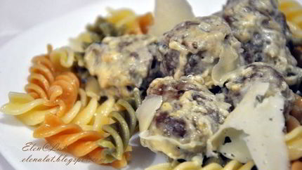 Шведские тефтельки в сливочном соусе с грибами