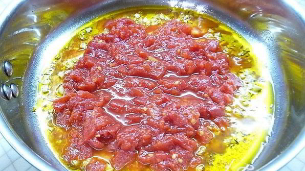 тефтели из баранины с томатным соусом и кедровыми орешками