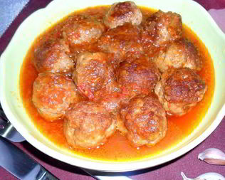 Тефтели по-домашнему с шалфеем в томатном соусе