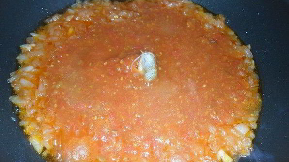 тефтели по-домашнему с шалфеем в томатном соусе