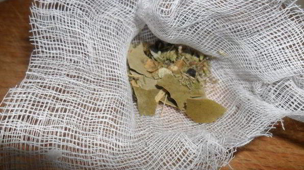 тефтели по-домашнему с шалфеем в томатном соусе