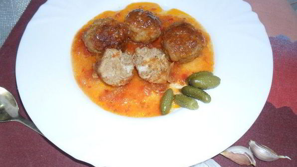 тефтели по-домашнему с шалфеем в томатном соусе