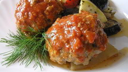 Тефтели по-гречески с запеченными овощами