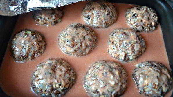 тефтели с грибами в томатном соусе