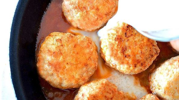 тефтели с подливкой на сковороде