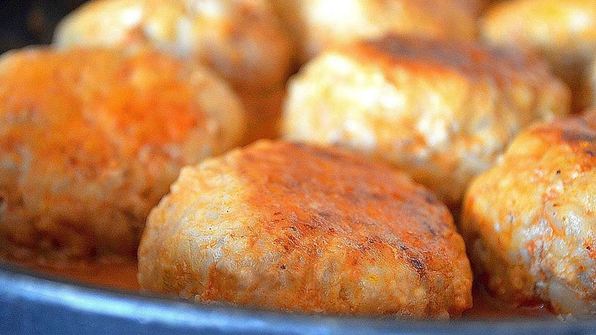 тефтели с подливкой на сковороде