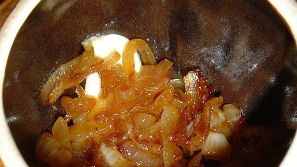 тефтели с сюрпризом, запеченные с баклажанами и грибами