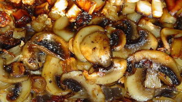 тефтели с сюрпризом, запеченные с баклажанами и грибами